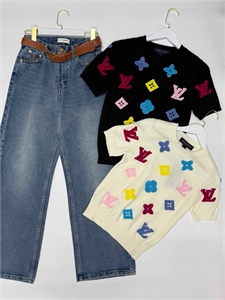 {{productViewItem.photos[photoViewList.activeNavIndex].Alt || productViewItem.photos[photoViewList.activeNavIndex].Description || 'Кофта LOUIS VUITTON'}}