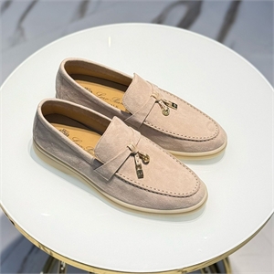 {{productViewItem.photos[photoViewList.activeNavIndex].Alt || productViewItem.photos[photoViewList.activeNavIndex].Description || 'Лоферы LORO PIANA'}}