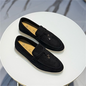 {{productViewItem.photos[photoViewList.activeNavIndex].Alt || productViewItem.photos[photoViewList.activeNavIndex].Description || 'Лоферы LORO PIANA'}}