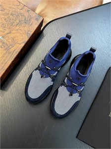 {{productViewItem.photos[photoViewList.activeNavIndex].Alt || productViewItem.photos[photoViewList.activeNavIndex].Description || 'Текстильные кроссовки SR'}}