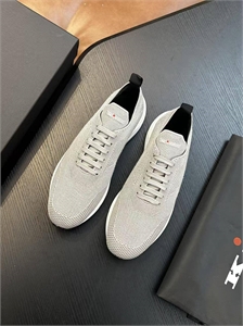 {{productViewItem.photos[photoViewList.activeNavIndex].Alt || productViewItem.photos[photoViewList.activeNavIndex].Description || 'Текстильные кроссовки KITON'}}