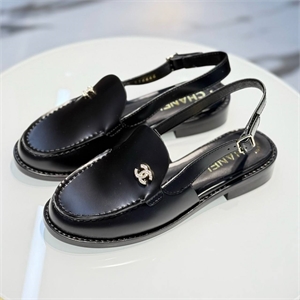 {{productViewItem.photos[photoViewList.activeNavIndex].Alt || productViewItem.photos[photoViewList.activeNavIndex].Description || 'Сандалии CHANEL'}}