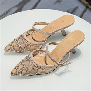 {{productViewItem.photos[photoViewList.activeNavIndex].Alt || productViewItem.photos[photoViewList.activeNavIndex].Description || 'Туфли DIOR'}}
