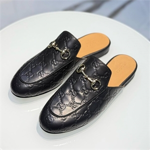 {{productViewItem.photos[photoViewList.activeNavIndex].Alt || productViewItem.photos[photoViewList.activeNavIndex].Description || 'Мюли GUCCI'}}