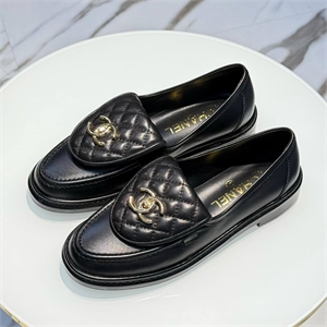 {{productViewItem.photos[photoViewList.activeNavIndex].Alt || productViewItem.photos[photoViewList.activeNavIndex].Description || 'Лоферы CHANEL'}}