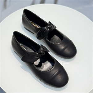 {{productViewItem.photos[photoViewList.activeNavIndex].Alt || productViewItem.photos[photoViewList.activeNavIndex].Description || 'Балетки CHANEL'}}