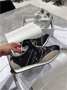 {{productViewItem.photos[photoViewList.activeNavIndex].Alt || productViewItem.photos[photoViewList.activeNavIndex].Description || 'Кроссовки DIOR'}}