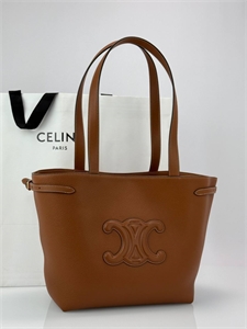 {{productViewItem.photos[photoViewList.activeNavIndex].Alt || productViewItem.photos[photoViewList.activeNavIndex].Description || 'Сумка CELINE'}}