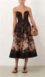 {{productViewItem.photos[photoViewList.activeNavIndex].Alt || productViewItem.photos[photoViewList.activeNavIndex].Description || 'Платье ZIMMERMANN'}}