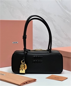 {{productViewItem.photos[photoViewList.activeNavIndex].Alt || productViewItem.photos[photoViewList.activeNavIndex].Description || 'Сумка MIU MIU'}}