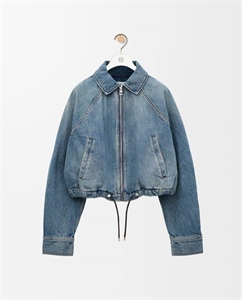 {{productViewItem.photos[photoViewList.activeNavIndex].Alt || productViewItem.photos[photoViewList.activeNavIndex].Description || 'Костюм LOEWE'}}