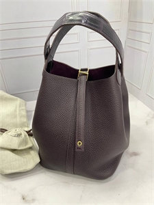 {{productViewItem.photos[photoViewList.activeNavIndex].Alt || productViewItem.photos[photoViewList.activeNavIndex].Description || 'Сумка HERMES'}}