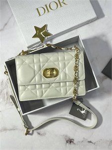 {{productViewItem.photos[photoViewList.activeNavIndex].Alt || productViewItem.photos[photoViewList.activeNavIndex].Description || 'Сумка DIOR'}}