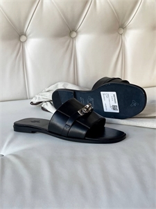{{productViewItem.photos[photoViewList.activeNavIndex].Alt || productViewItem.photos[photoViewList.activeNavIndex].Description || 'Тапочки HERMES'}}