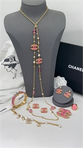 {{productViewItem.photos[photoViewList.activeNavIndex].Alt || productViewItem.photos[photoViewList.activeNavIndex].Description || 'Бусы CHANEL'}}