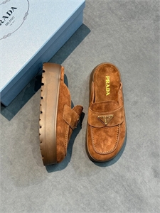 {{productViewItem.photos[photoViewList.activeNavIndex].Alt || productViewItem.photos[photoViewList.activeNavIndex].Description || 'Мюли PRADA'}}