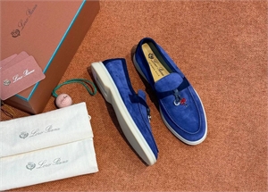{{productViewItem.photos[photoViewList.activeNavIndex].Alt || productViewItem.photos[photoViewList.activeNavIndex].Description || 'Лоферы LORO PIANA'}}