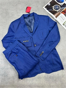 {{productViewItem.photos[photoViewList.activeNavIndex].Alt || productViewItem.photos[photoViewList.activeNavIndex].Description || 'Льняной костюм KITON'}}
