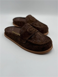{{productViewItem.photos[photoViewList.activeNavIndex].Alt || productViewItem.photos[photoViewList.activeNavIndex].Description || 'Мюли GUCCI'}}