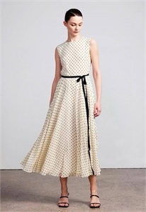 {{productViewItem.photos[photoViewList.activeNavIndex].Alt || productViewItem.photos[photoViewList.activeNavIndex].Description || 'Платье DIOR'}}