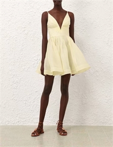{{productViewItem.photos[photoViewList.activeNavIndex].Alt || productViewItem.photos[photoViewList.activeNavIndex].Description || 'Платье ZIMMERMANN'}}