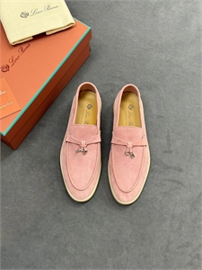 {{productViewItem.photos[photoViewList.activeNavIndex].Alt || productViewItem.photos[photoViewList.activeNavIndex].Description || 'Лоферы LORO PIANA'}}