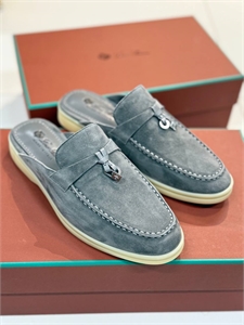 {{productViewItem.photos[photoViewList.activeNavIndex].Alt || productViewItem.photos[photoViewList.activeNavIndex].Description || 'Мюли LORO PIANA'}}