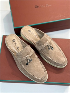 {{productViewItem.photos[photoViewList.activeNavIndex].Alt || productViewItem.photos[photoViewList.activeNavIndex].Description || 'Мюли LORO PIANA'}}