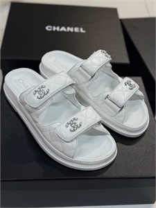 {{productViewItem.photos[photoViewList.activeNavIndex].Alt || productViewItem.photos[photoViewList.activeNavIndex].Description || 'Сандалии CHANEL'}}