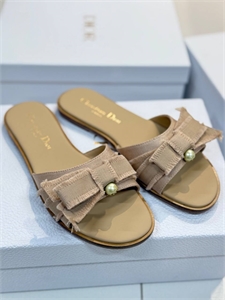{{productViewItem.photos[photoViewList.activeNavIndex].Alt || productViewItem.photos[photoViewList.activeNavIndex].Description || 'Тапочки DIOR'}}