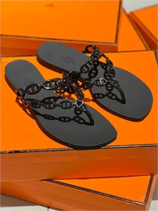 {{productViewItem.photos[photoViewList.activeNavIndex].Alt || productViewItem.photos[photoViewList.activeNavIndex].Description || 'Тапочки HERMES'}}