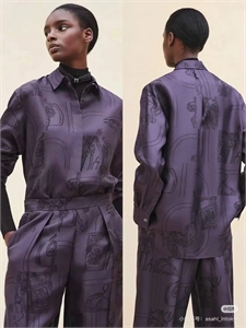 {{productViewItem.photos[photoViewList.activeNavIndex].Alt || productViewItem.photos[photoViewList.activeNavIndex].Description || 'Костюм HERMES'}}