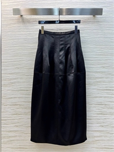 {{productViewItem.photos[photoViewList.activeNavIndex].Alt || productViewItem.photos[photoViewList.activeNavIndex].Description || 'Юбка Schiaparelli'}}