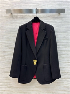 {{productViewItem.photos[photoViewList.activeNavIndex].Alt || productViewItem.photos[photoViewList.activeNavIndex].Description || 'Пиджак Schiaparelli'}}