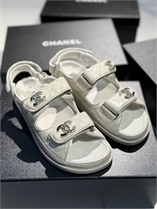 {{productViewItem.photos[photoViewList.activeNavIndex].Alt || productViewItem.photos[photoViewList.activeNavIndex].Description || 'Сандалии CHANEL'}}