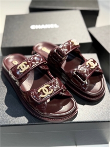 {{productViewItem.photos[photoViewList.activeNavIndex].Alt || productViewItem.photos[photoViewList.activeNavIndex].Description || 'Сандалии CHANEL'}}