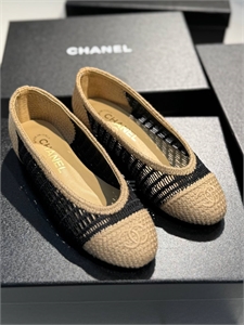 {{productViewItem.photos[photoViewList.activeNavIndex].Alt || productViewItem.photos[photoViewList.activeNavIndex].Description || 'Балетки CHANEL'}}