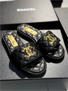 {{productViewItem.photos[photoViewList.activeNavIndex].Alt || productViewItem.photos[photoViewList.activeNavIndex].Description || 'Тапочки CHANEL'}}