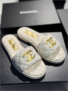 {{productViewItem.photos[photoViewList.activeNavIndex].Alt || productViewItem.photos[photoViewList.activeNavIndex].Description || 'Тапочки CHANEL'}}