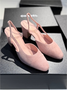 {{productViewItem.photos[photoViewList.activeNavIndex].Alt || productViewItem.photos[photoViewList.activeNavIndex].Description || 'Туфли CHANEL'}}