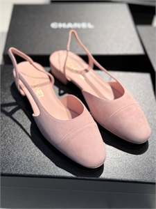 {{productViewItem.photos[photoViewList.activeNavIndex].Alt || productViewItem.photos[photoViewList.activeNavIndex].Description || 'Туфли CHANEL'}}