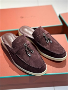 {{productViewItem.photos[photoViewList.activeNavIndex].Alt || productViewItem.photos[photoViewList.activeNavIndex].Description || 'Мюли LORO PIANA'}}