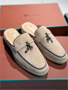{{productViewItem.photos[photoViewList.activeNavIndex].Alt || productViewItem.photos[photoViewList.activeNavIndex].Description || 'Мюли LORO PIANA'}}