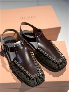 {{productViewItem.photos[photoViewList.activeNavIndex].Alt || productViewItem.photos[photoViewList.activeNavIndex].Description || 'Мюли HEREU'}}