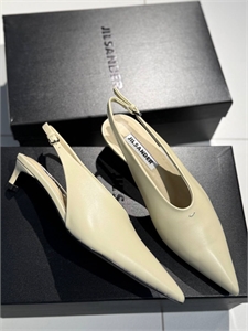 {{productViewItem.photos[photoViewList.activeNavIndex].Alt || productViewItem.photos[photoViewList.activeNavIndex].Description || 'Туфли  JIL SANDER'}}
