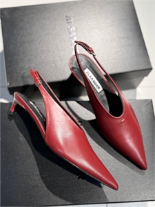 {{productViewItem.photos[photoViewList.activeNavIndex].Alt || productViewItem.photos[photoViewList.activeNavIndex].Description || 'Туфли  JIL SANDER'}}