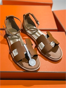 {{productViewItem.photos[photoViewList.activeNavIndex].Alt || productViewItem.photos[photoViewList.activeNavIndex].Description || 'Сандалии HERMES'}}