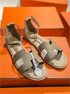 {{productViewItem.photos[photoViewList.activeNavIndex].Alt || productViewItem.photos[photoViewList.activeNavIndex].Description || 'Сандалии HERMES'}}