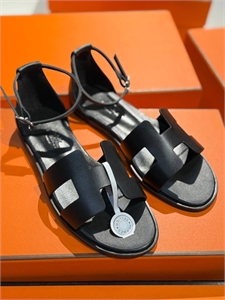 {{productViewItem.photos[photoViewList.activeNavIndex].Alt || productViewItem.photos[photoViewList.activeNavIndex].Description || 'Сандалии HERMES'}}