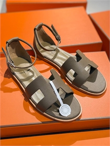 {{productViewItem.photos[photoViewList.activeNavIndex].Alt || productViewItem.photos[photoViewList.activeNavIndex].Description || 'Сандалии HERMES'}}